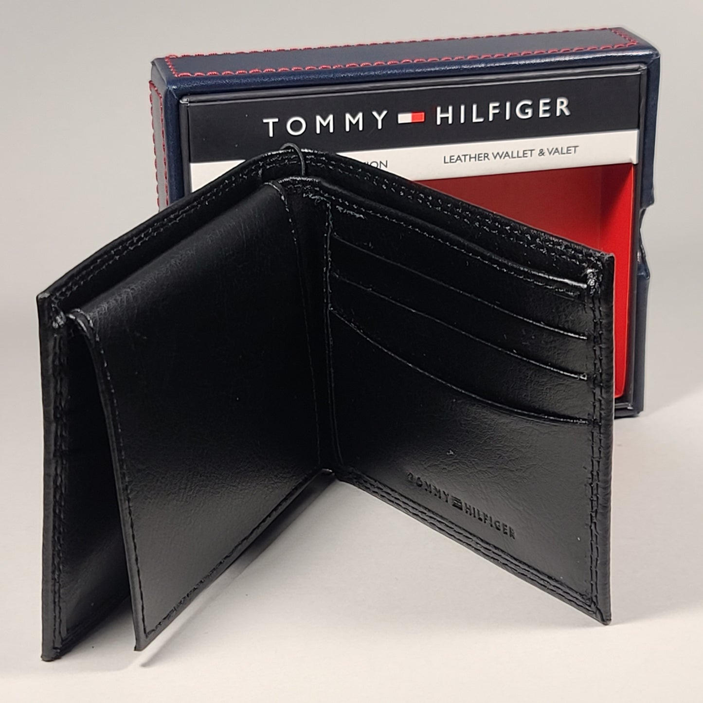 Tommy Hilfiger Men’s Bifold Black Leather RFID Wallet & Valet Passcase 31HP220062 - Wallets