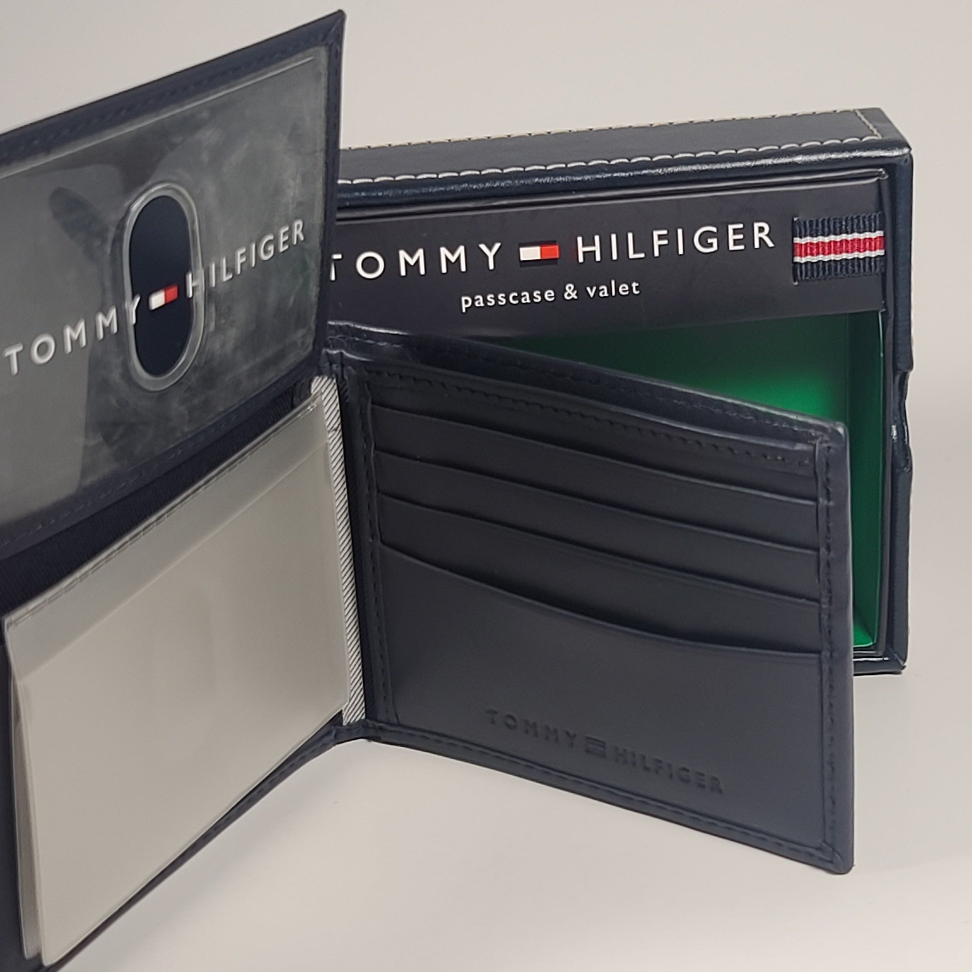 Tommy Hilfiger Men’s Bifold Navy Leather Passcase And Valet Wallet 31TL22X046 - Wallets