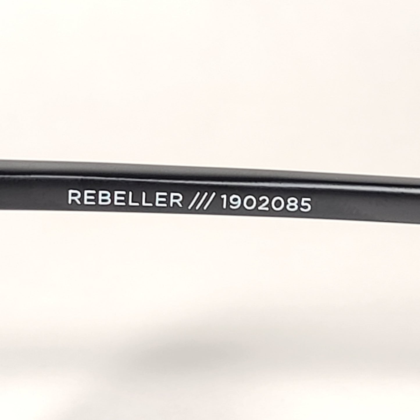 Le Specs Rebeller Rounded Keyhole Sunglasses Matte Black Frame Gray Mono Lens LSP1902085 MATTE BLACK - Sunglasses