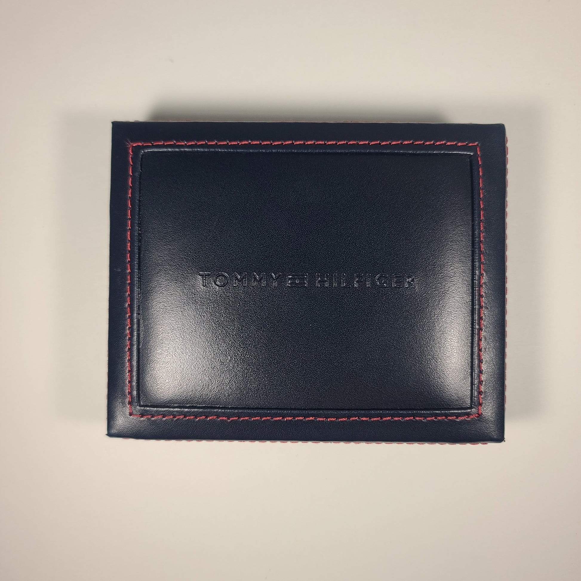 Tommy Hilfiger Men’s Trifold Black Leather RFID Wallet & Valet Passcase 31HP110052 - Wallets