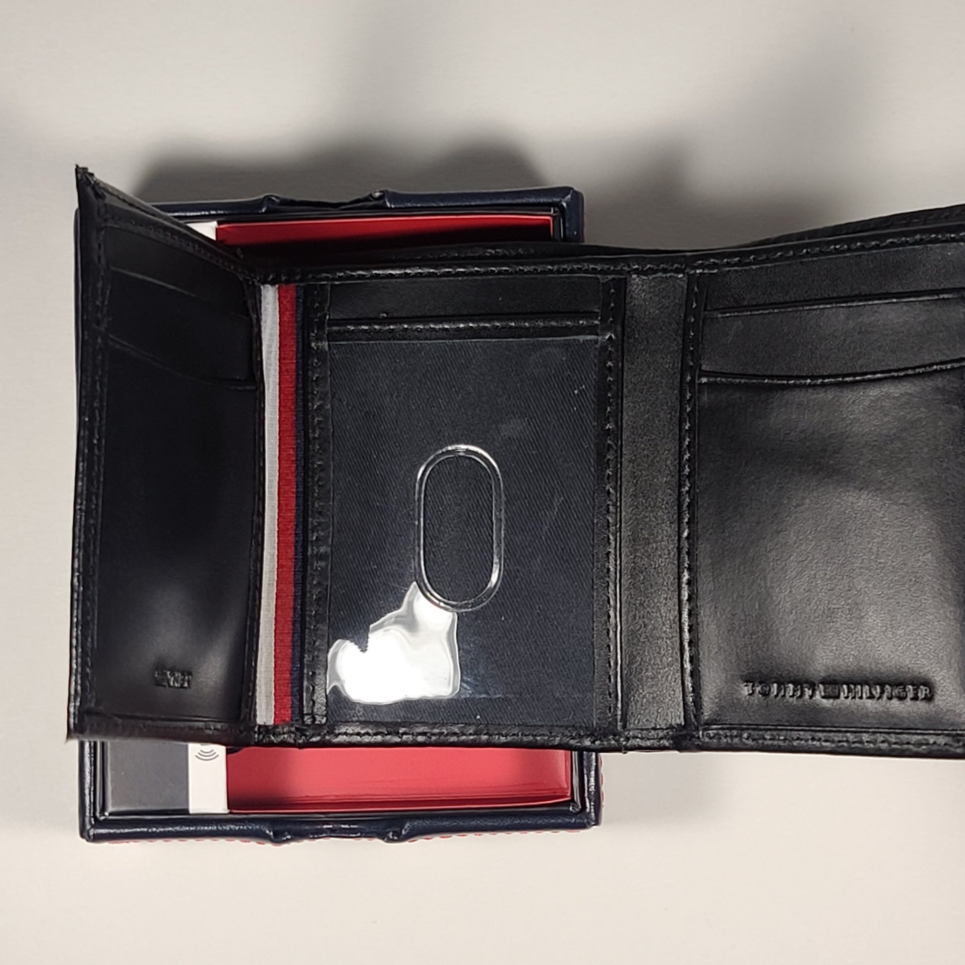 Tommy Hilfiger Men’s Trifold Black Leather RFID Wallet & Valet Passcase 31HP110052 - Wallets