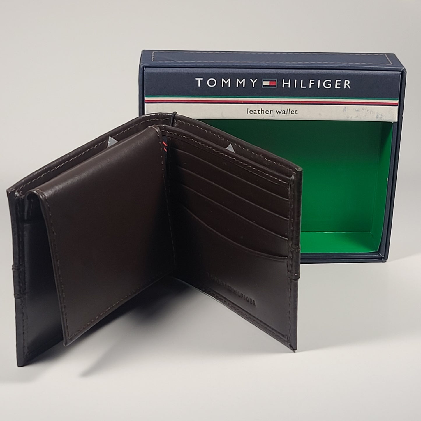 Tommy Hilfiger Men’s Bifold Brown Leather Ranger Wallet 31TL22X062 - Wallets