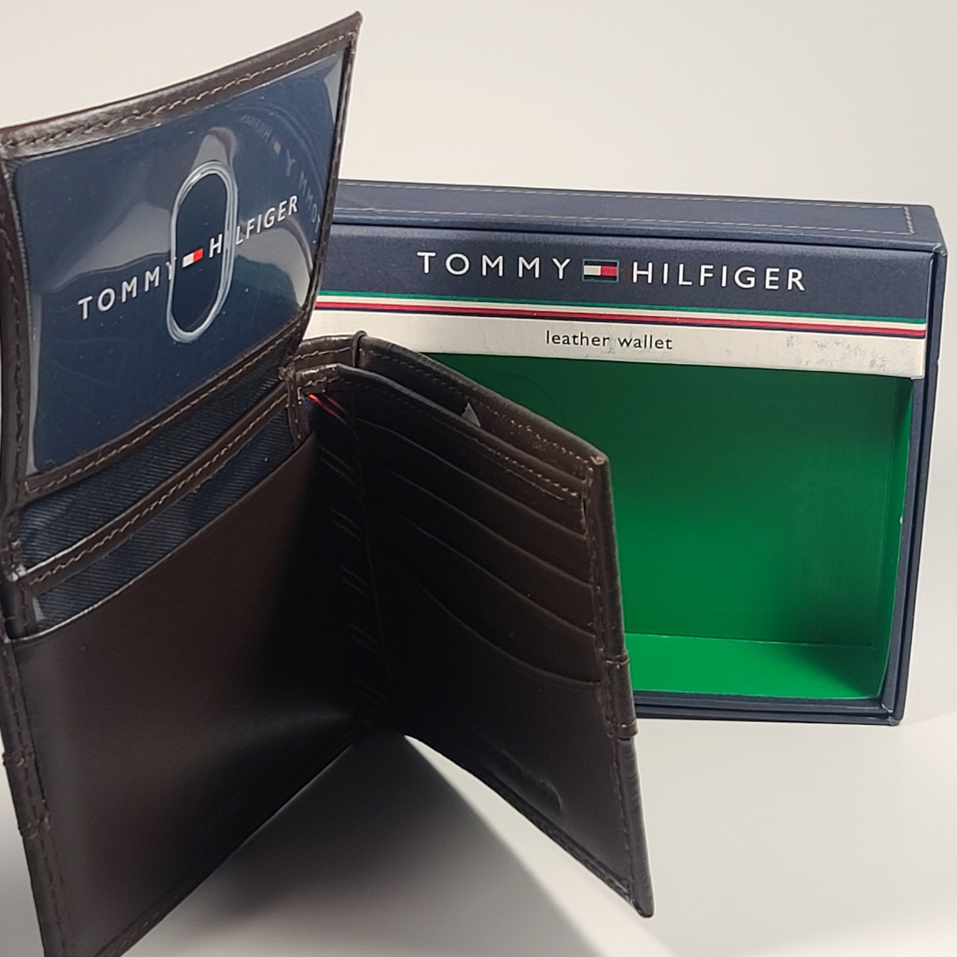 Tommy Hilfiger Men’s Bifold Brown Leather Ranger Wallet 31TL22X062 - Wallets
