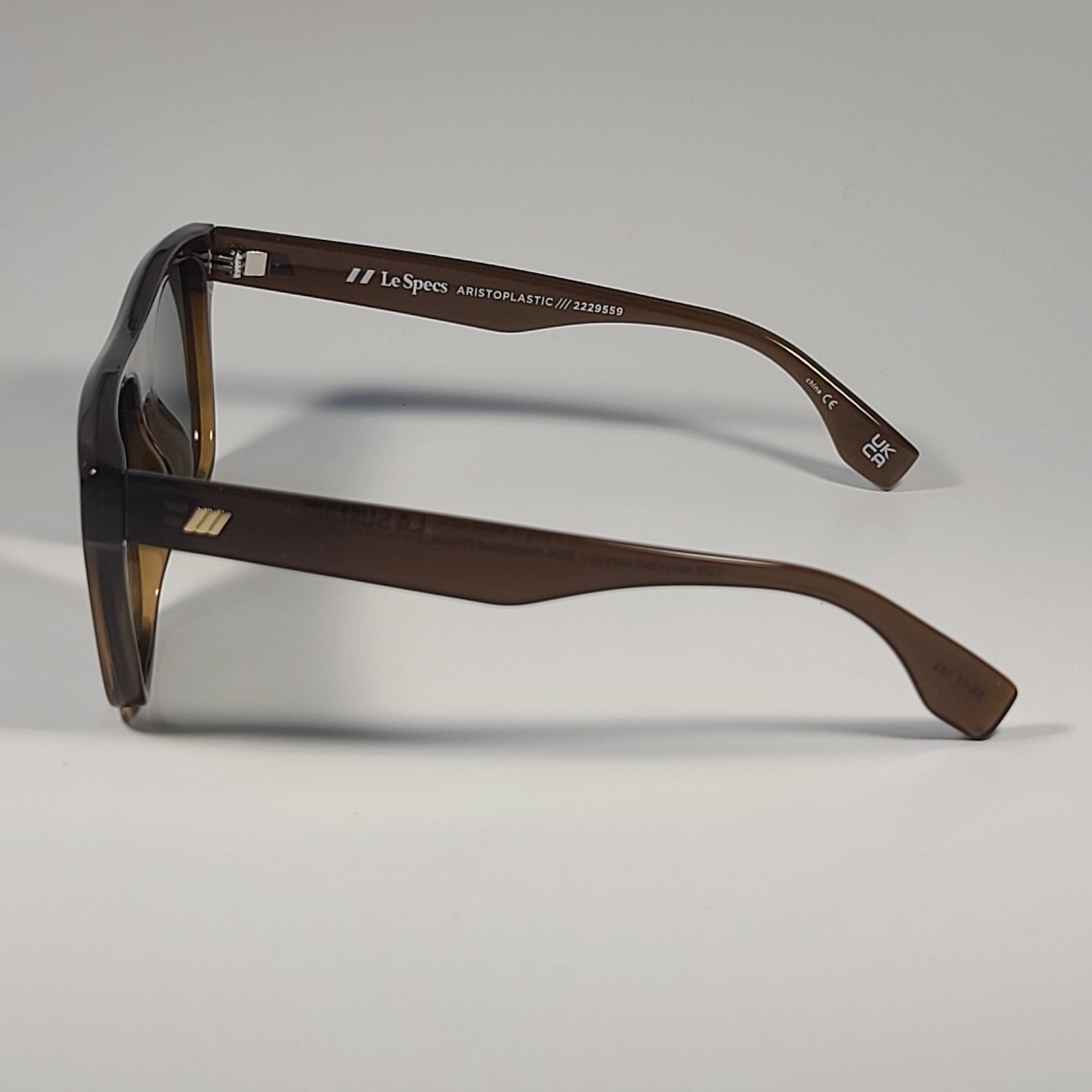 Le Specs Le Sustain Aristoplastic Shield Sunglasses Pecan Brown Frame / Green Lens LSU2229559 56mm - Sunglasses