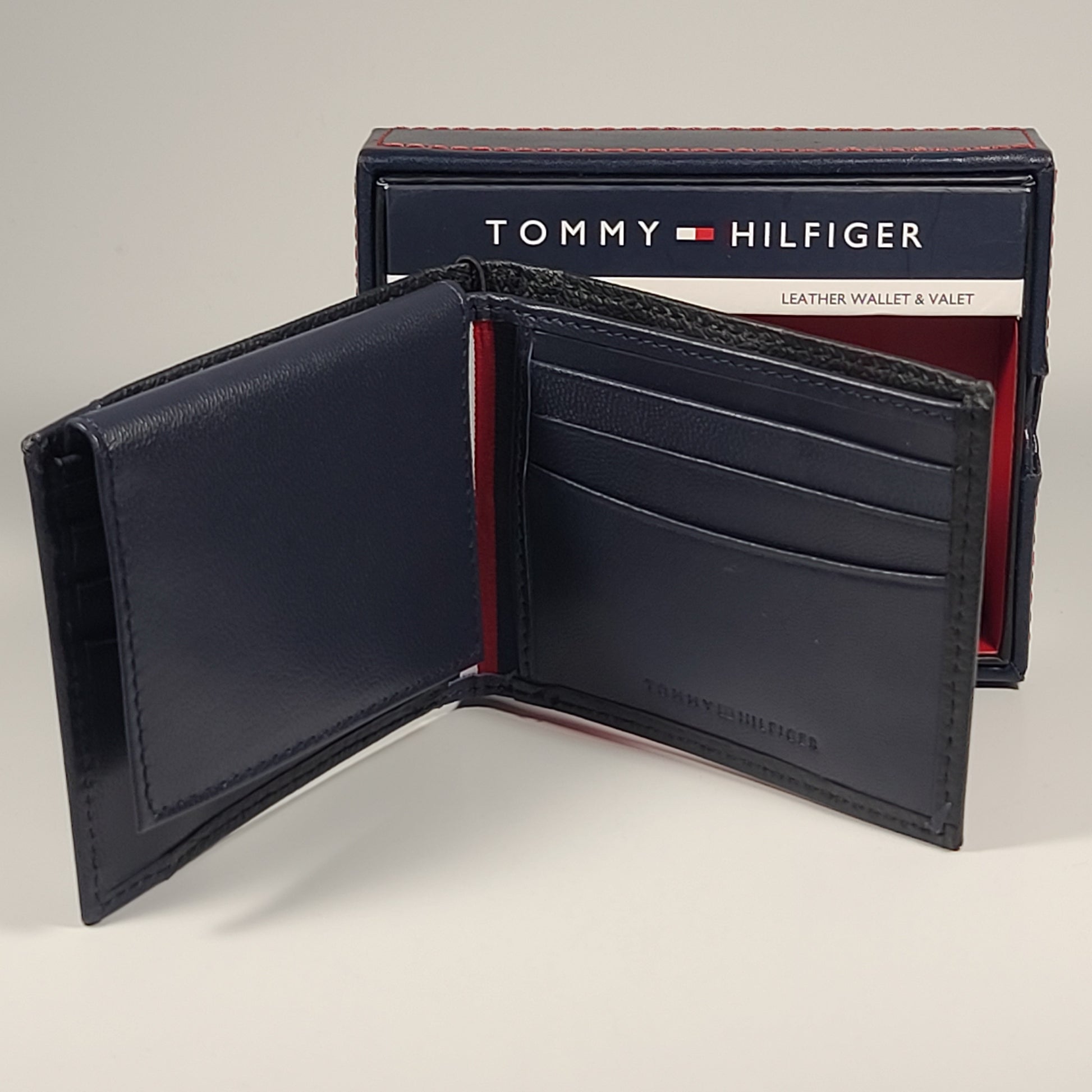 Tommy Hilfiger Men’s Bifold Black And Navy Leather RFID Wallet & Valet 31HP220136 - Wallets