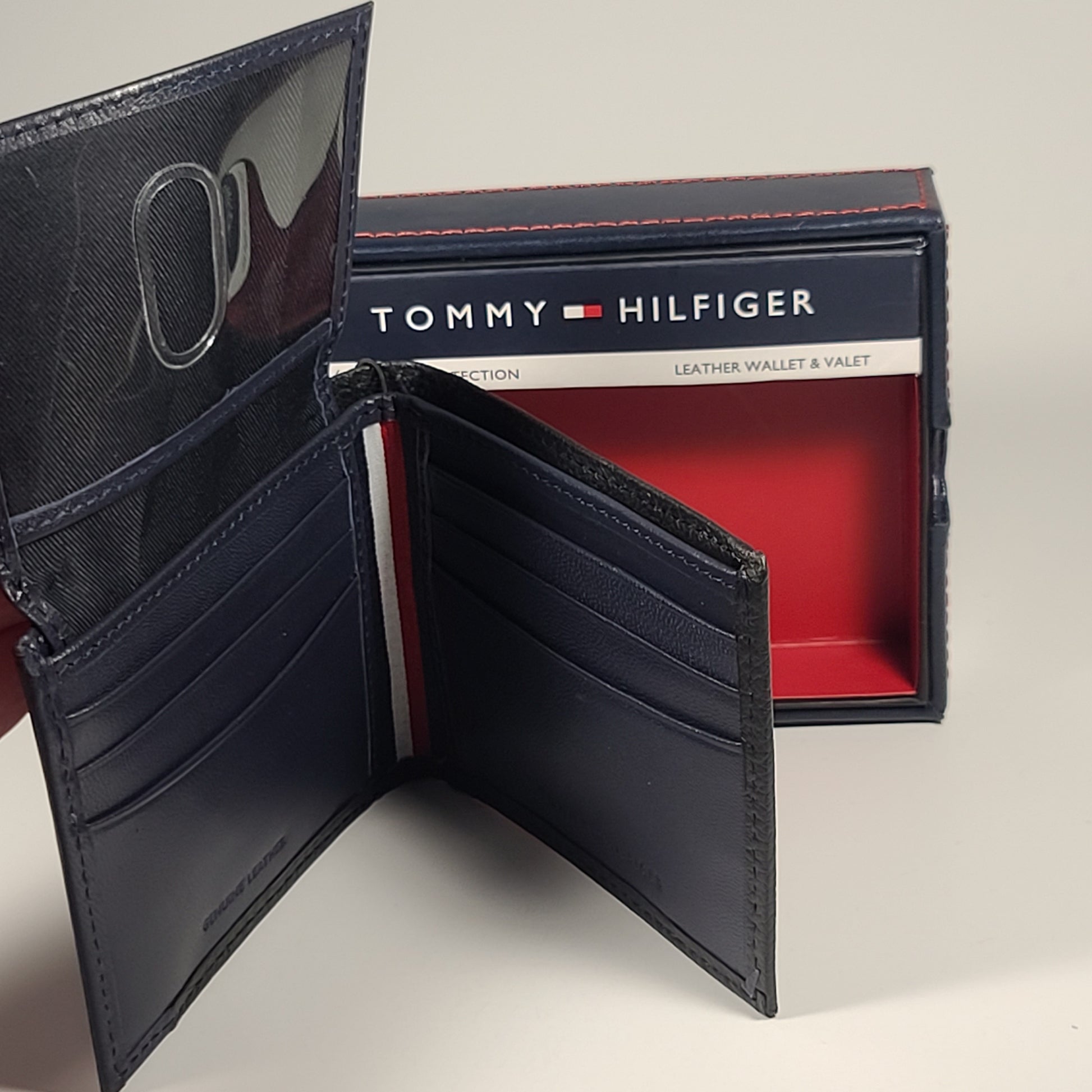 Tommy Hilfiger Men's Bifold Black And Navy Leather RFID Wallet