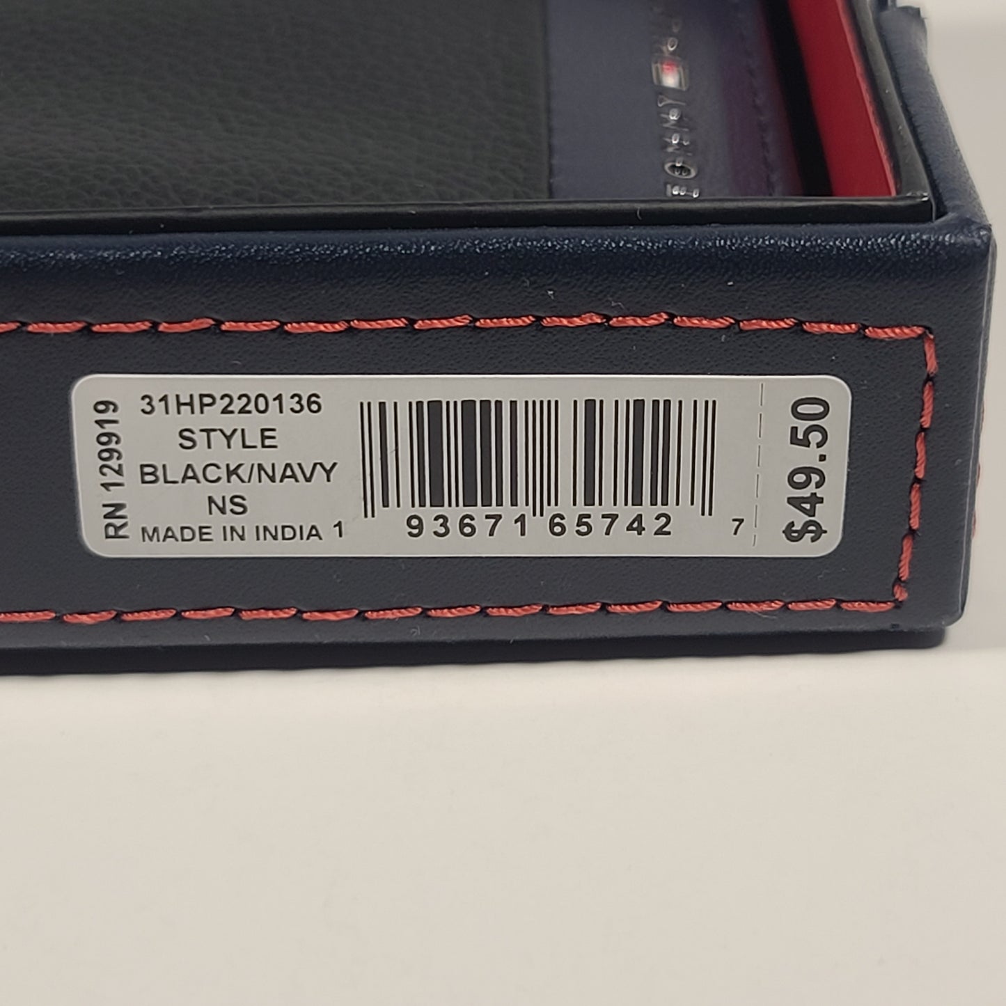 Tommy Hilfiger Men’s Bifold Black And Navy Leather RFID Wallet & Valet 31HP220136 - Wallets