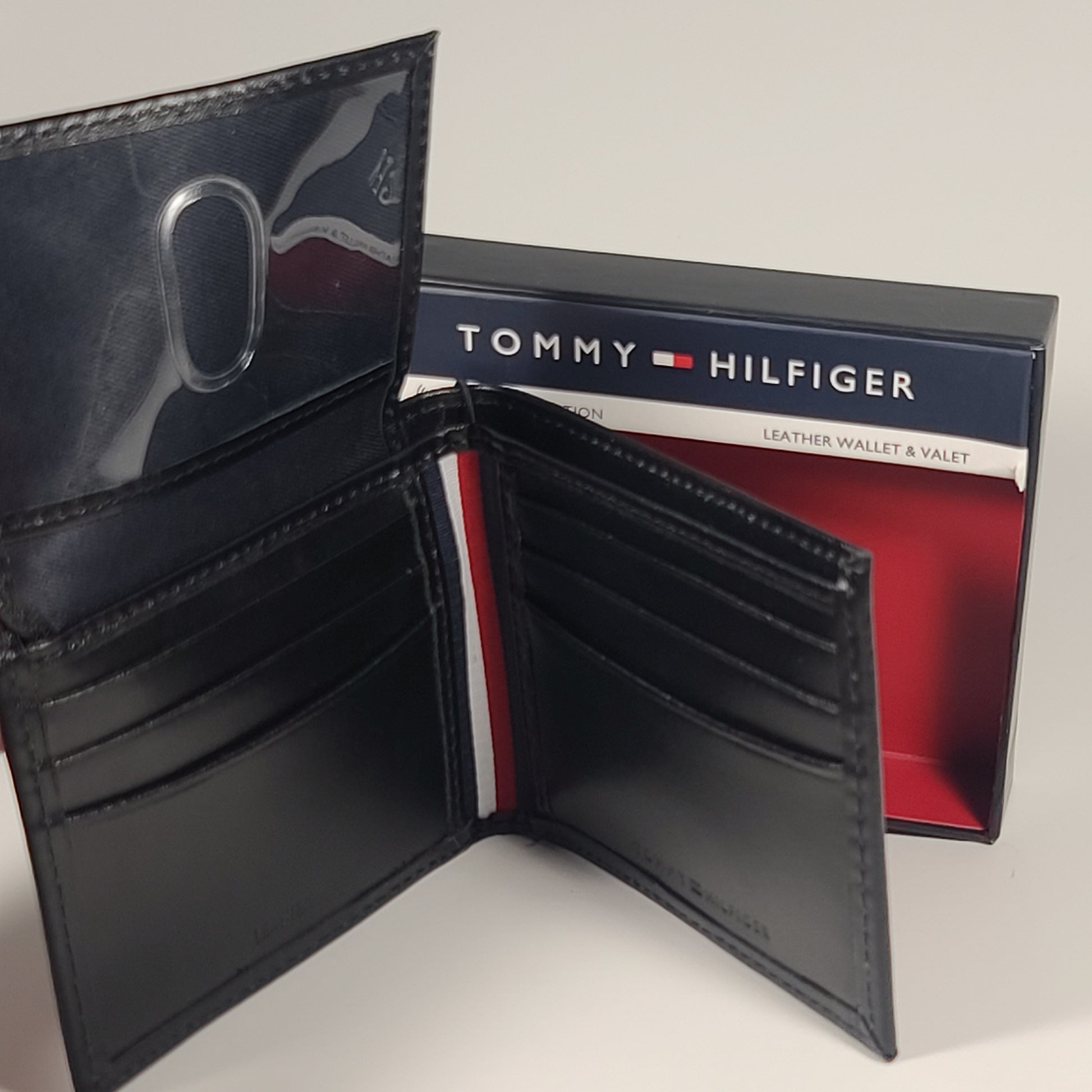 Tommy Hilfiger Men’s Bifold Black Leather RFID Wallet & Valet Passcase 31HP220138 - Wallets