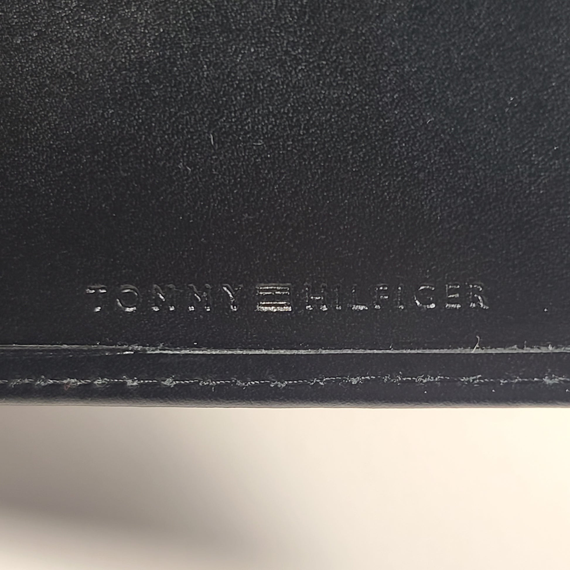 Tommy Hilfiger Men’s Bifold Black Leather RFID Wallet & Valet Passcase 31HP220138 - Wallets