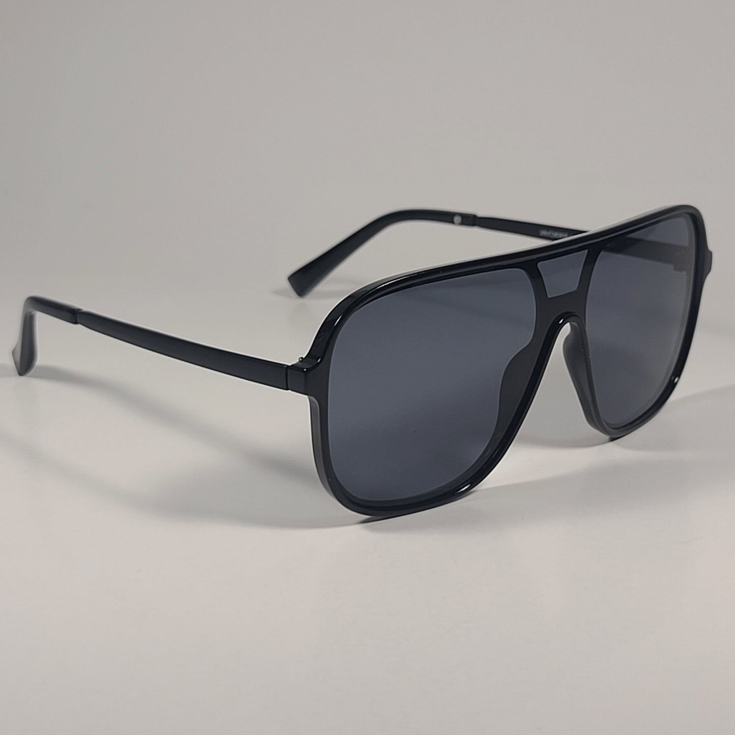 Vince Camuto VM702 OX Shield Navigator Sunglasses Black Frame Gray Tinted Lens - Sunglasses