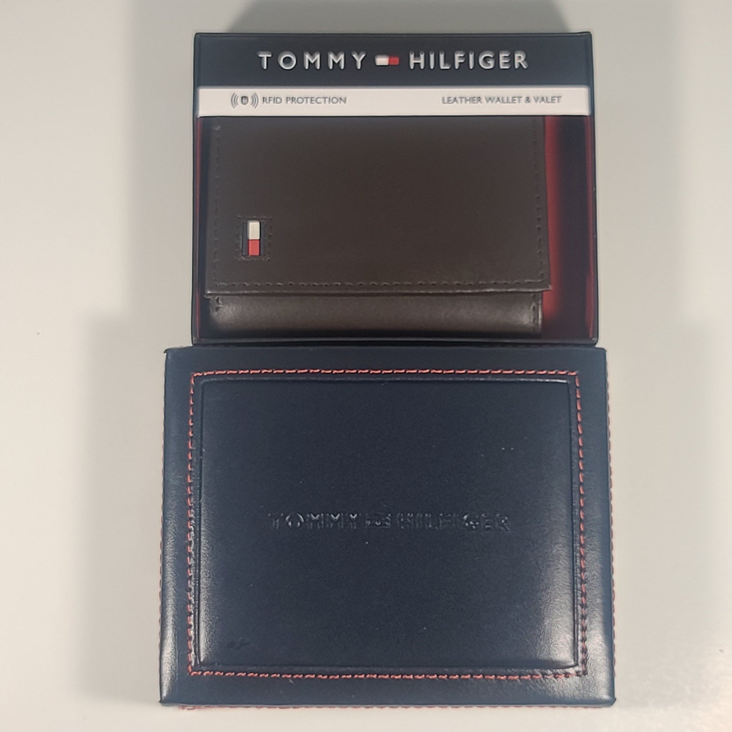 Tommy Hilfiger Men’s Trifold Brown Leather RFID Protection Wallet And Valet 31HP110019 - Wallets