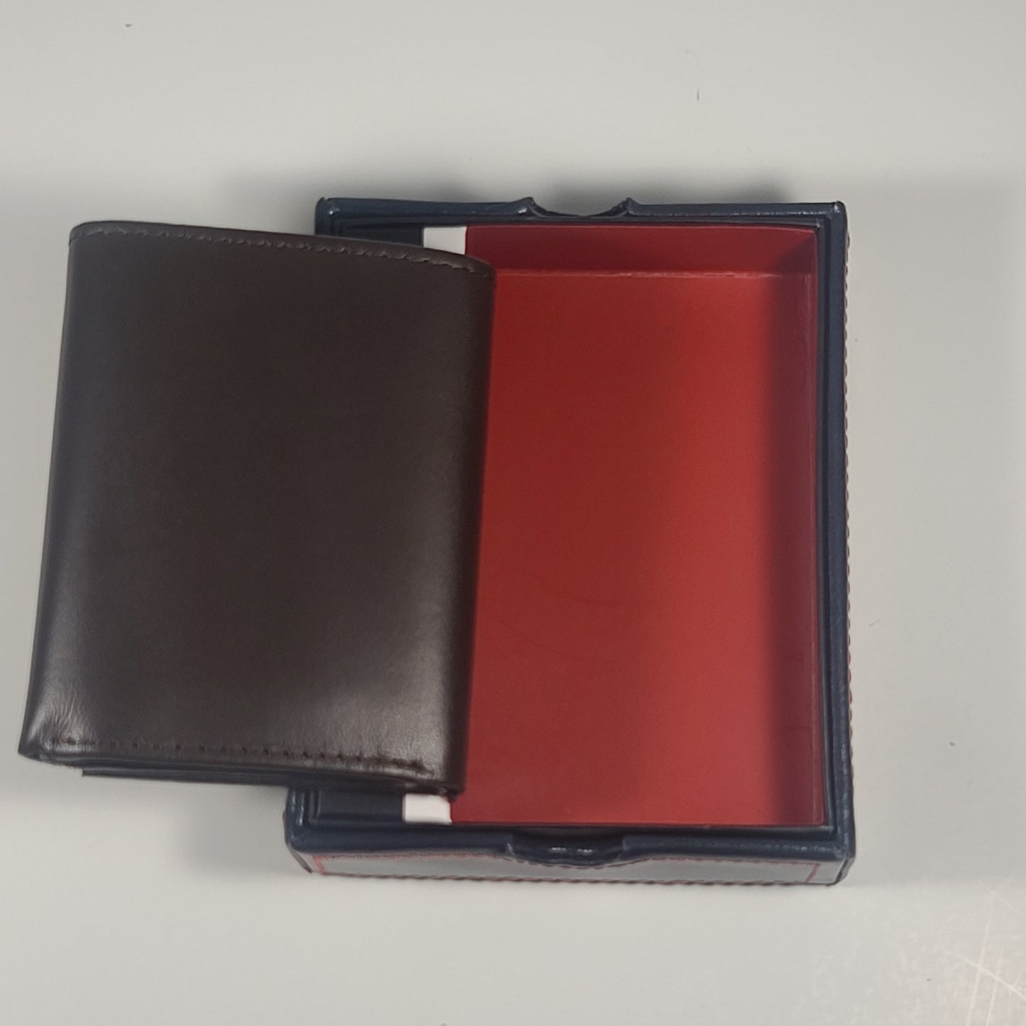 Tommy Hilfiger Men’s Trifold Brown Leather RFID Protection Wallet And Valet 31HP110019 - Wallets