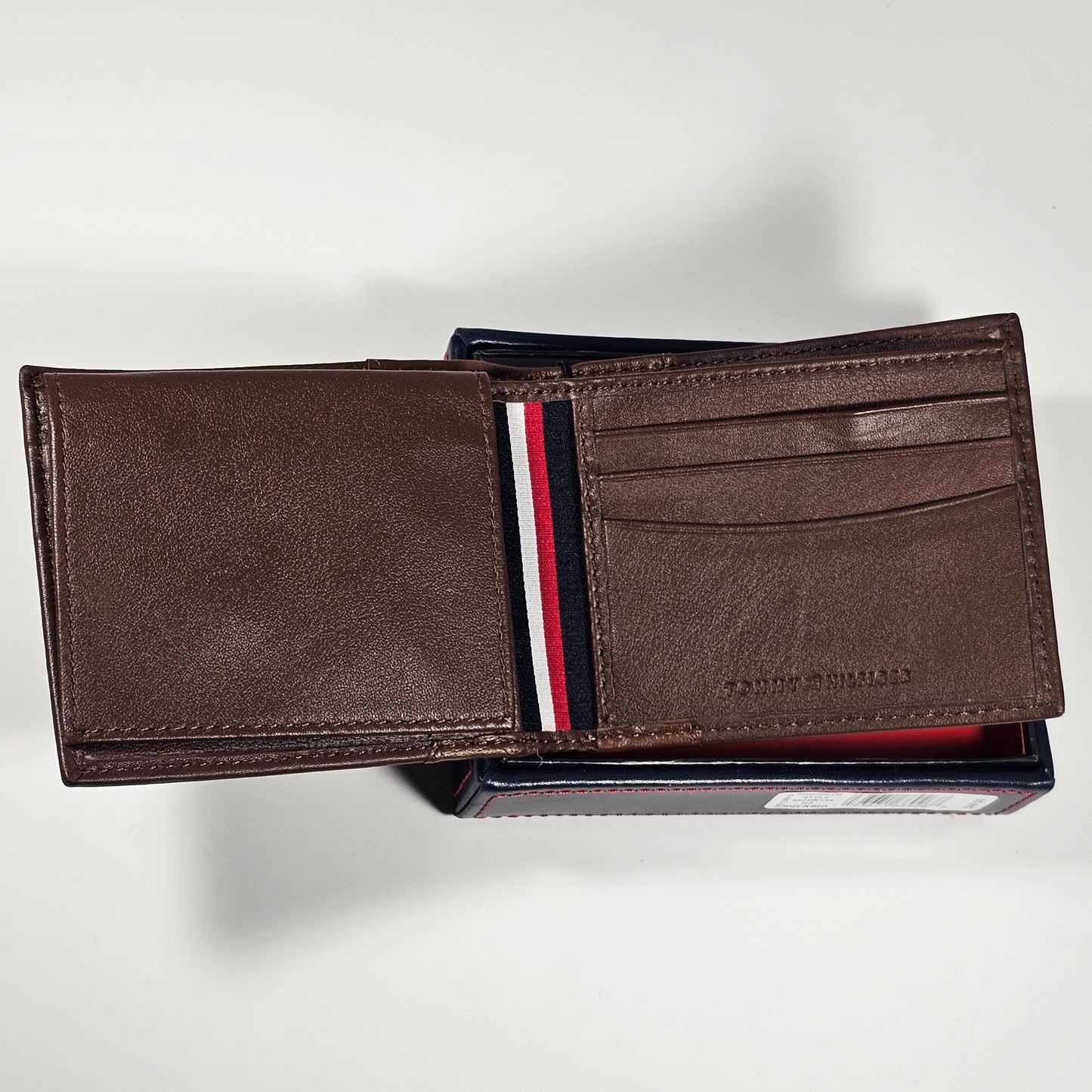 Tommy Hilfiger Men’s Bifold Brown Tan Genuine Leather RFID Wallet 31HP220139 - Wallets