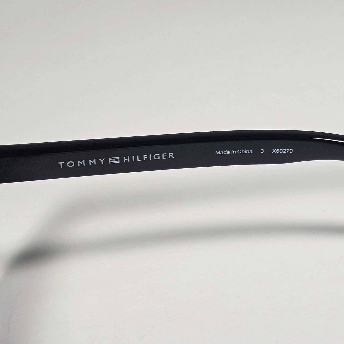 Tommy Hilfiger WP OL670 Oval Sunglasses Shiny Black Frame Smoke Gradient Lens