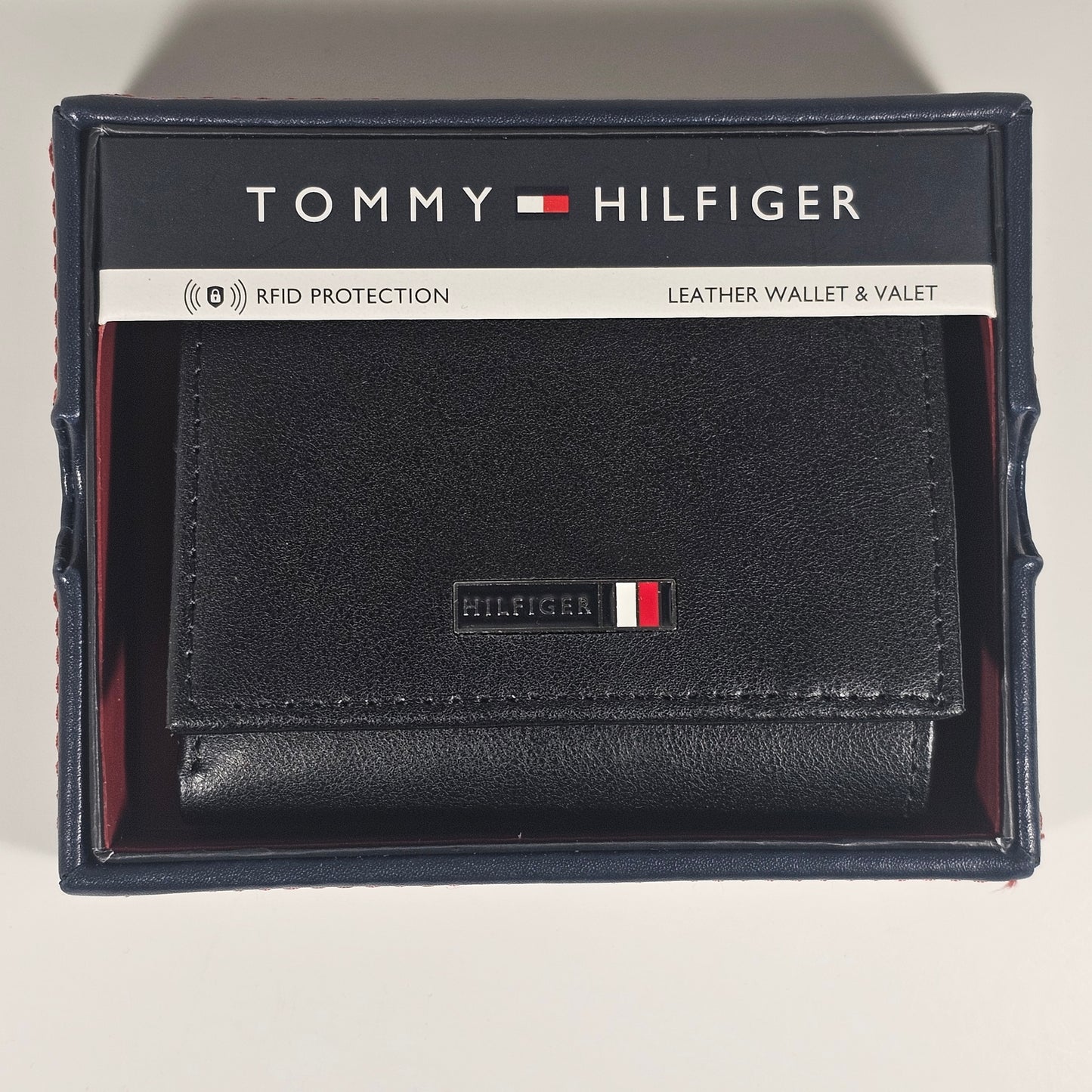 Tommy Hilfiger Men Trifold Black Leather RFID Wallet And Valet Passcase 31HP110043