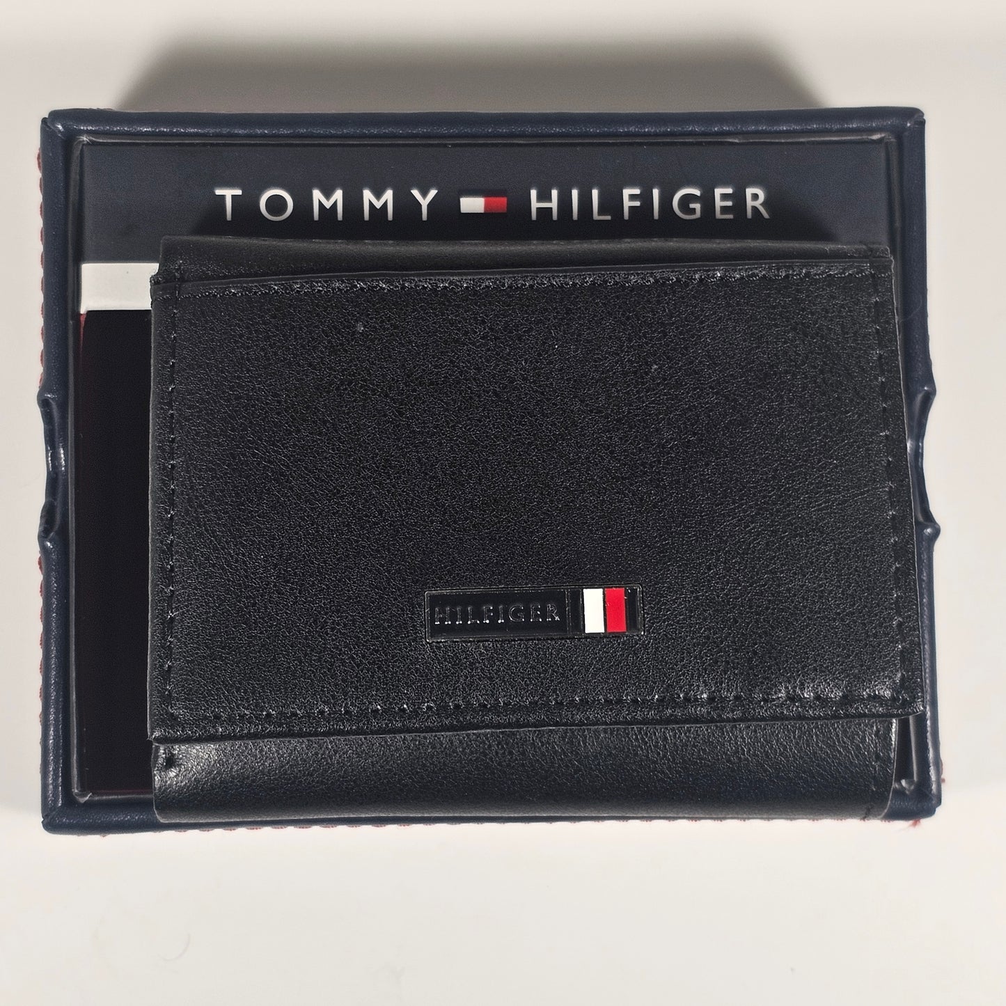 Tommy Hilfiger Men Trifold Black Leather RFID Wallet And Valet Passcase 31HP110043