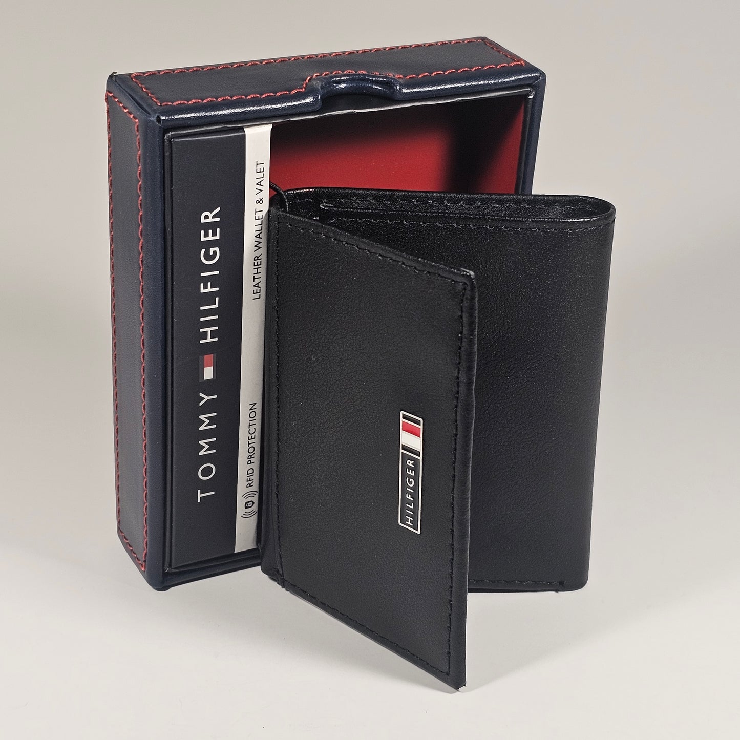Tommy Hilfiger Men Trifold Black Leather RFID Wallet And Valet Passcase 31HP110043