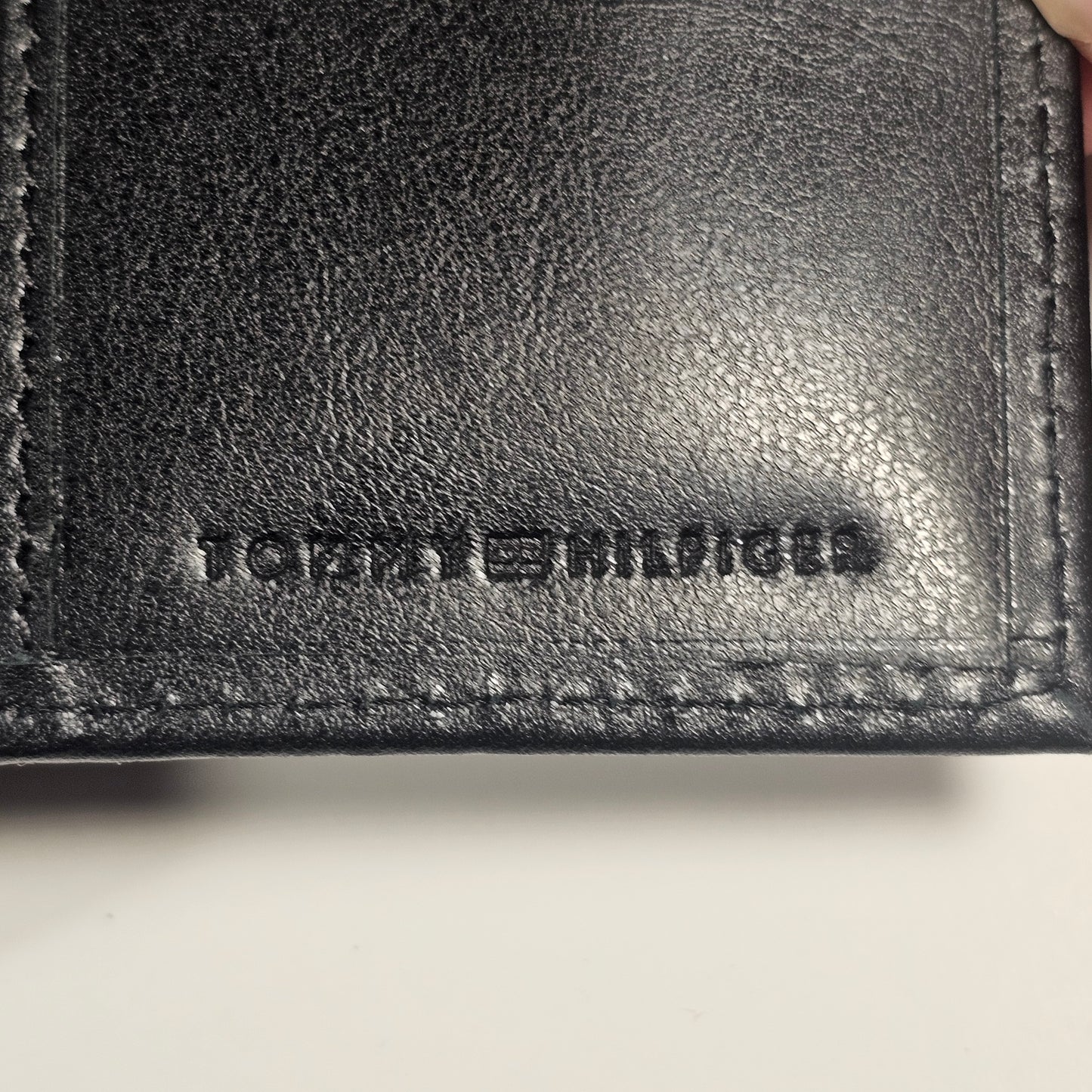 Tommy Hilfiger Men Trifold Black Leather RFID Wallet And Valet Passcase 31HP110043