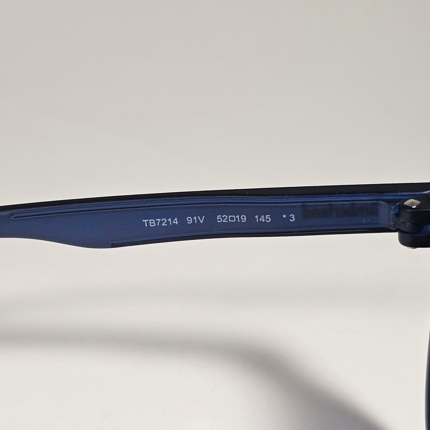 Timberland TB7214 91V Round Keyhole Sunglasses Blue Frame Blue Gray Lens 52mm