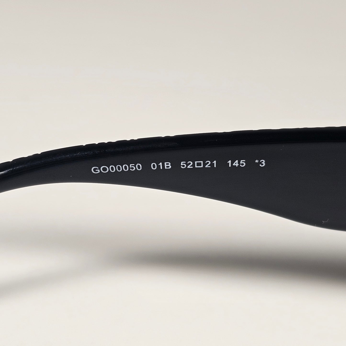 Guess GO00050 01B Cat Eye Sunglasses Shiny Black Frame Smoke Gradient Lens 52mm