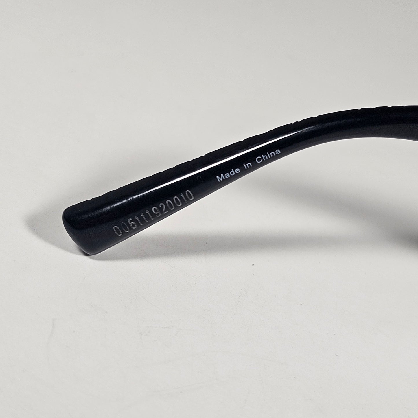 Guess GO00050 01B Cat Eye Sunglasses Shiny Black Frame Smoke Gradient Lens 52mm