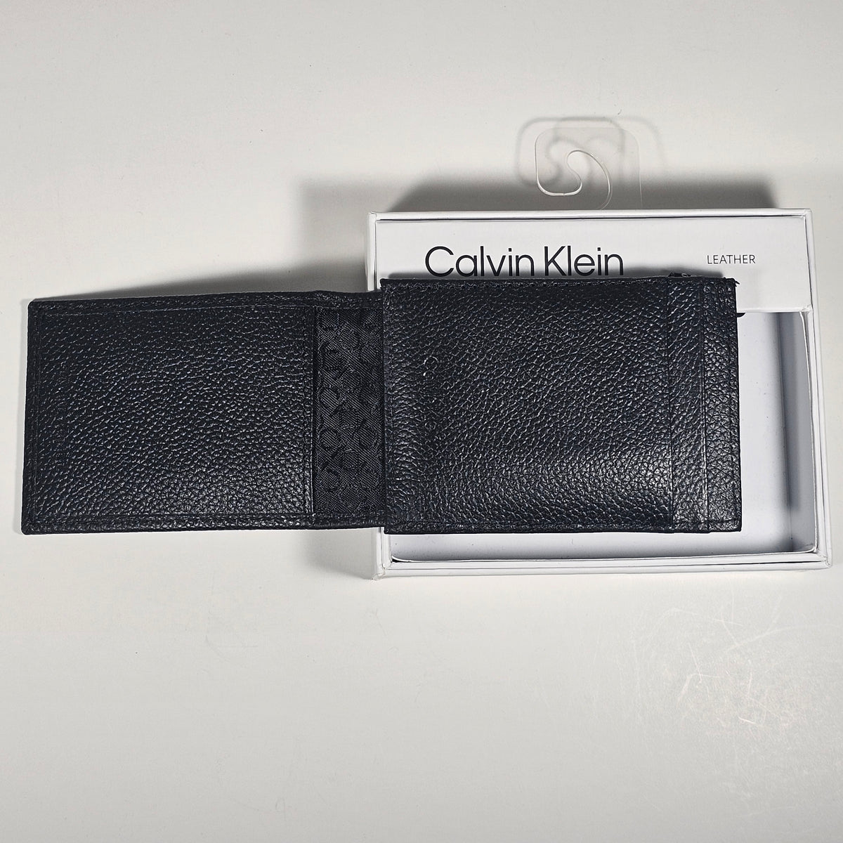 Calvin Klein Men's Bifold Black Leather Magnetic Front Pocket Wallet 31KA160013