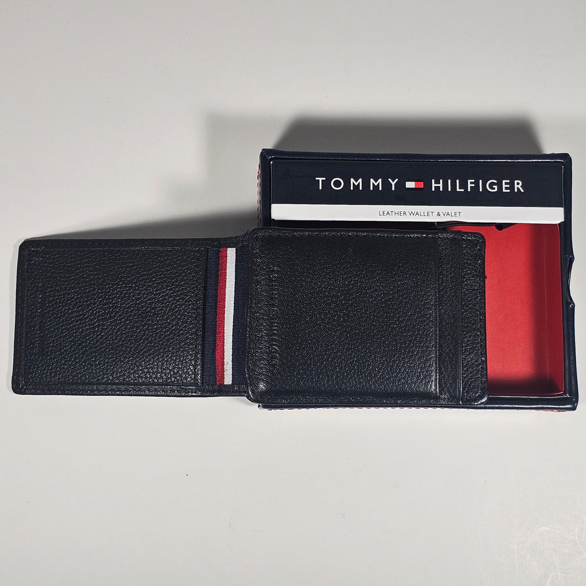 Tommy Hilfiger Men's Bifold Black Magnetic Front Pocket Leather Wallet 31HP220142