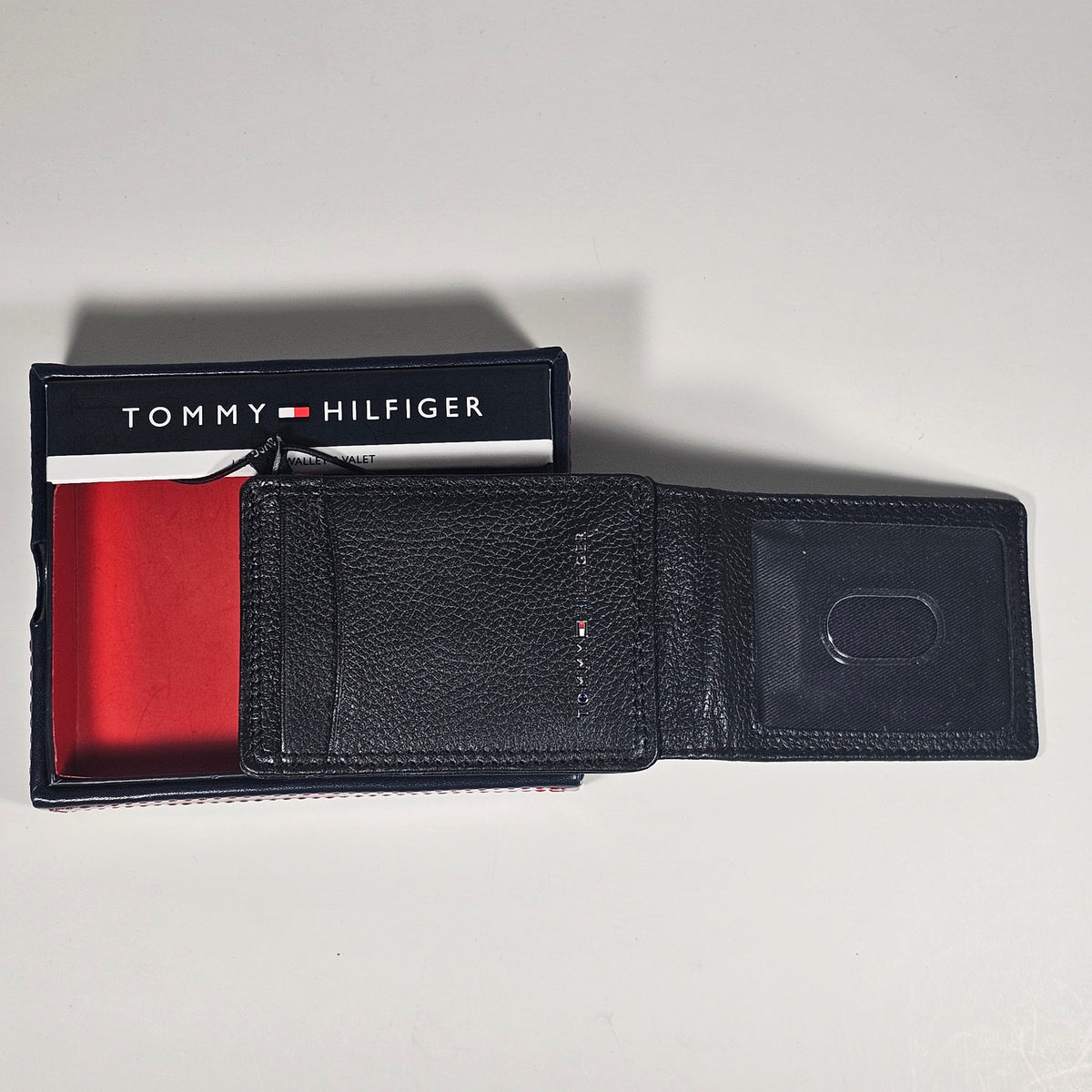 Tommy Hilfiger Men's Bifold Black Magnetic Front Pocket Leather Wallet 31HP220142