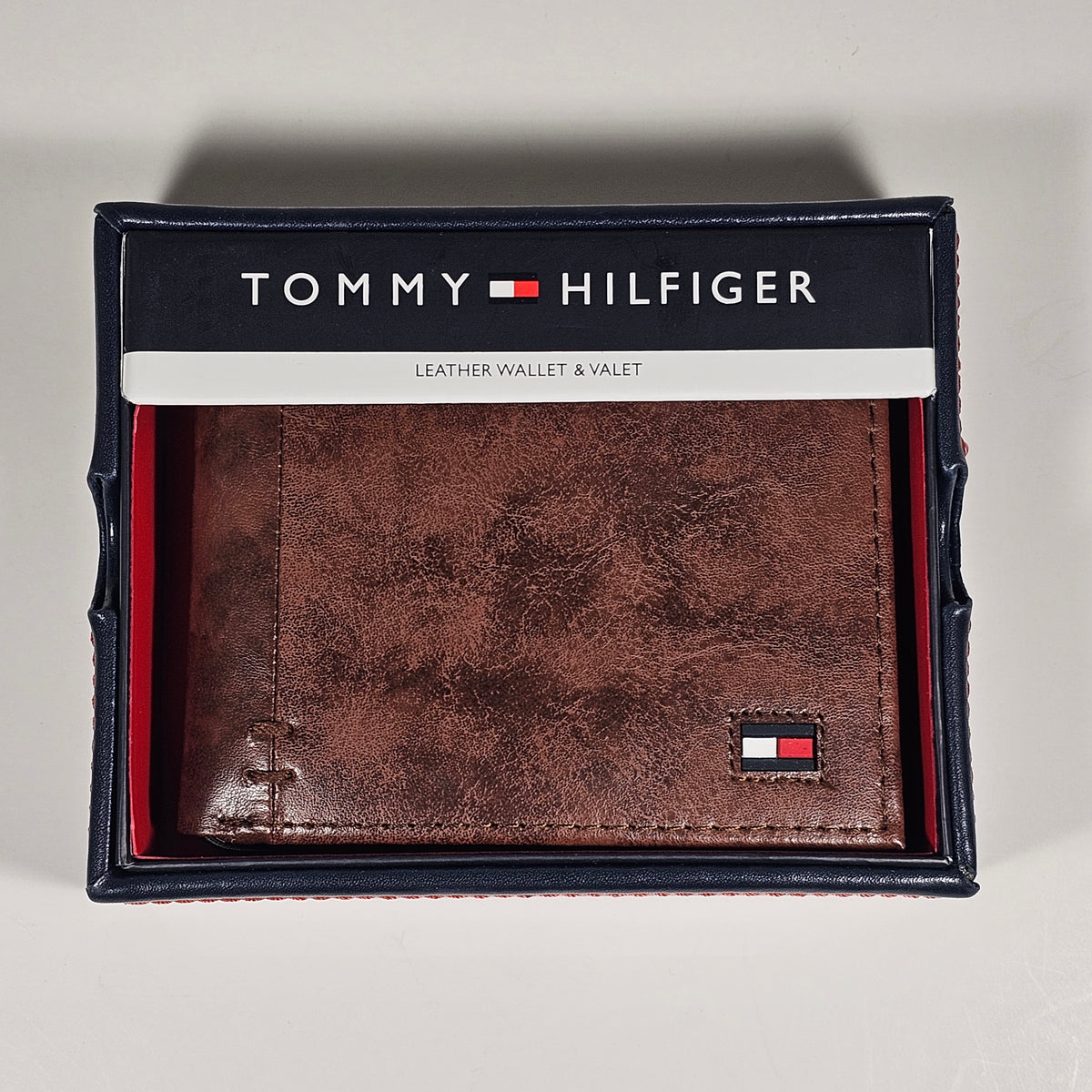 Tommy Hilfiger Men's Bifold Brown Leather Middle Flap Wallet 31HP130021