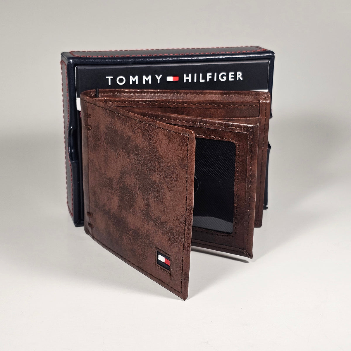 Tommy Hilfiger Men's Bifold Brown Leather Middle Flap Wallet 31HP130021