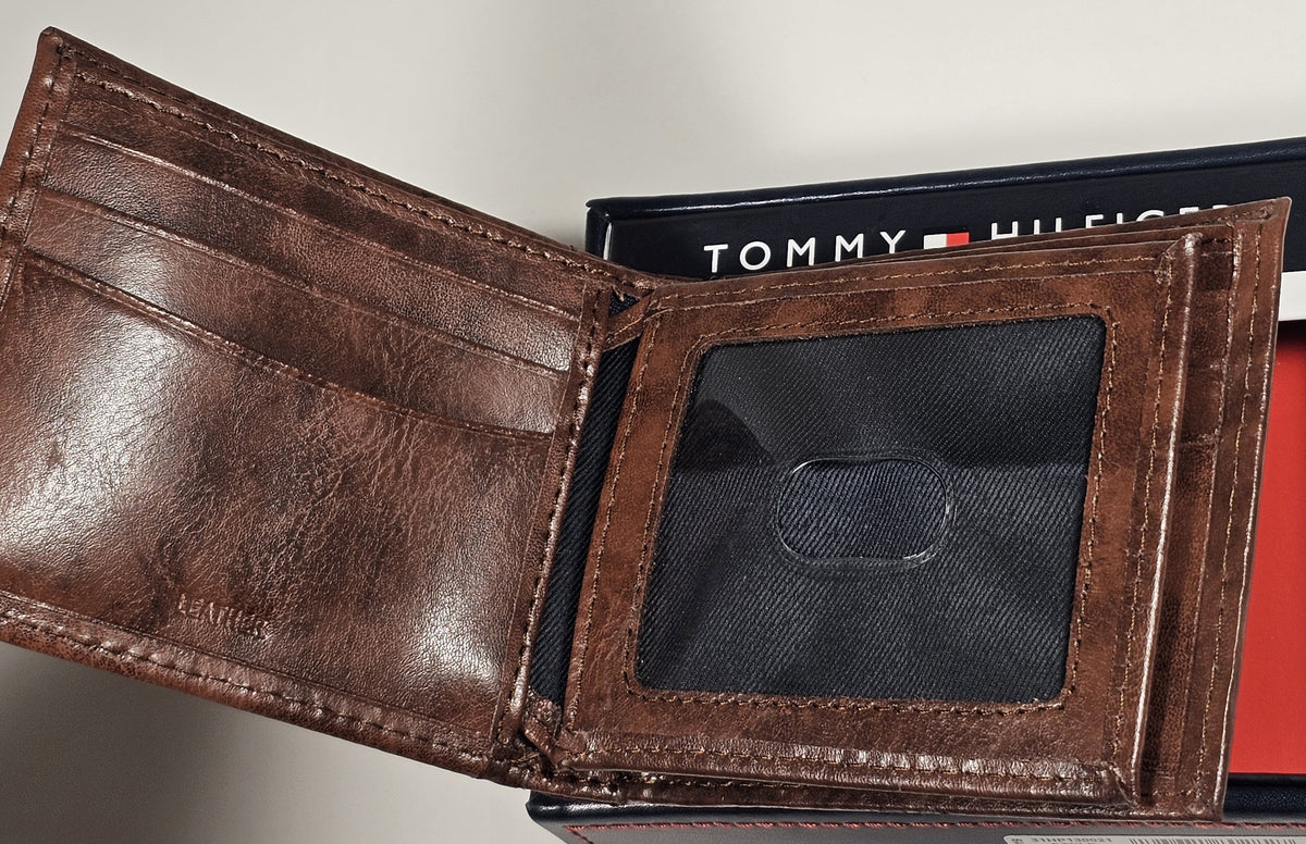 Tommy Hilfiger Men's Bifold Brown Leather Middle Flap Wallet 31HP130021