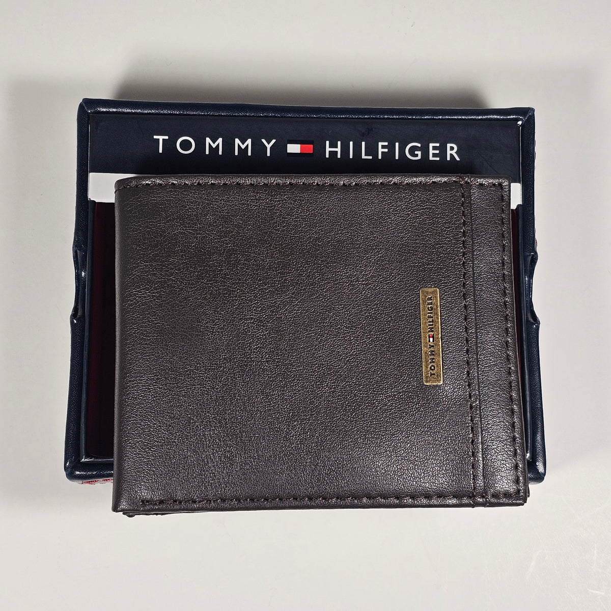 Tommy Hilfiger Men's Bifold Brown Leather Wallet &amp; Valet 31HP130020