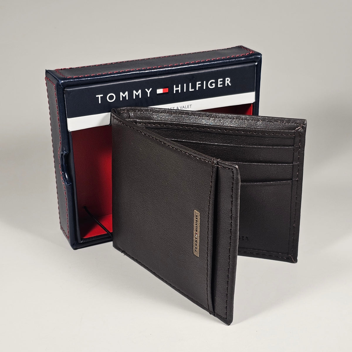 Tommy Hilfiger Men's Bifold Brown Leather Wallet &amp; Valet 31HP130020