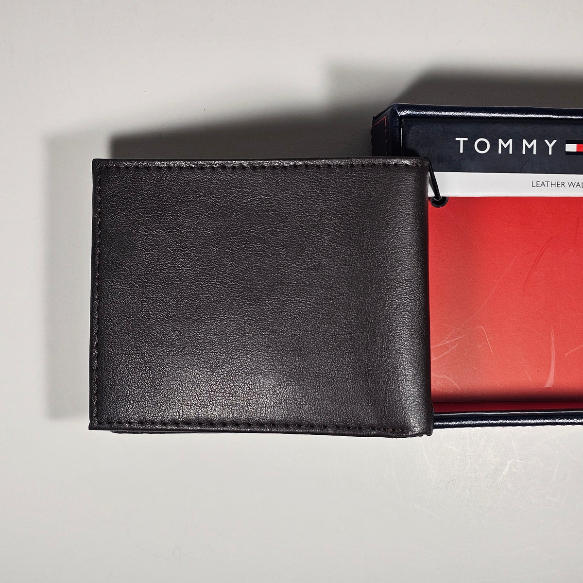 Tommy Hilfiger Men's Bifold Brown Leather Wallet &amp; Valet 31HP130020