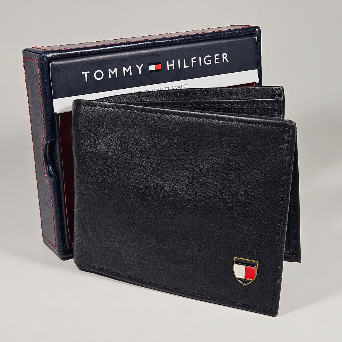 Tommy Hilfiger Mens Bifold Black Leather Wallet And Valet Passcase 31HP220118