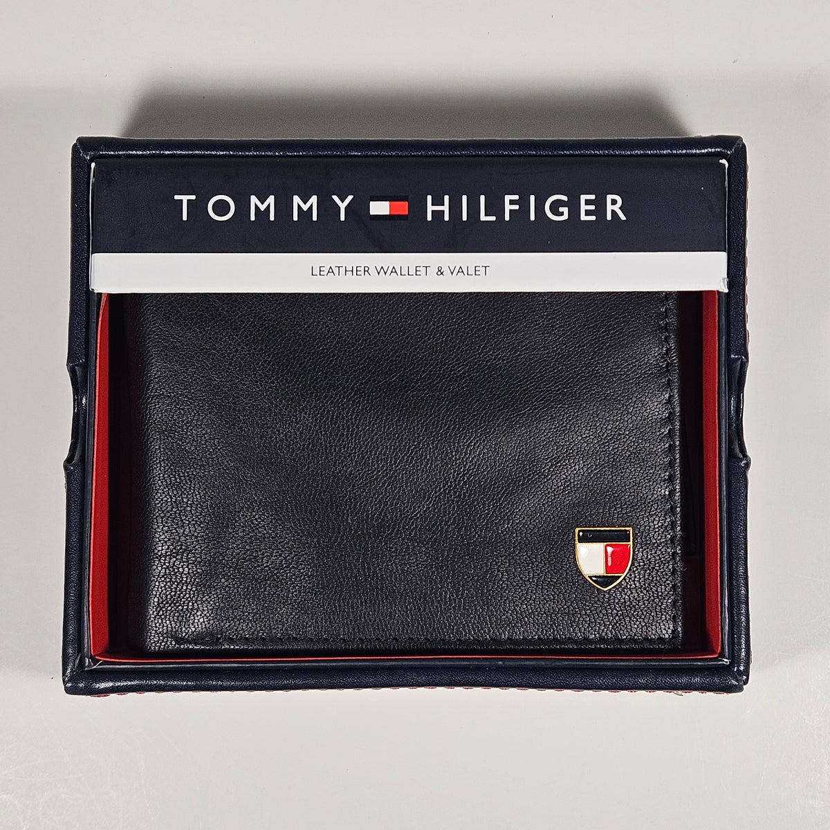 Tommy Hilfiger Mens Bifold Black Leather Wallet And Valet Passcase 31HP220118