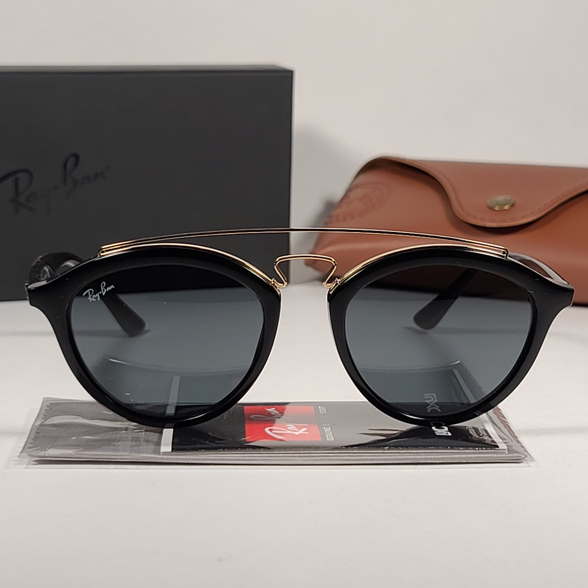 Ray-Ban Small Gatsby Round Sunglasses Shiny Black Frame Gold Trim Green Lens RB4257F 601/71 - Sunglasses