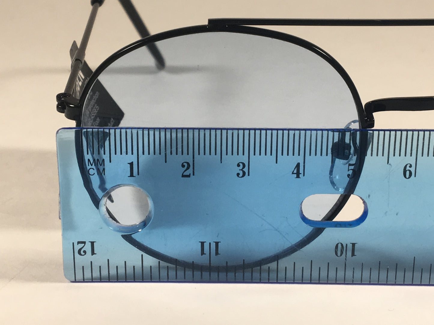 Steve Madden Round Sunglasses Black Metal Frame Light Blue Lens Sm485102 Bkbl - Sunglasses
