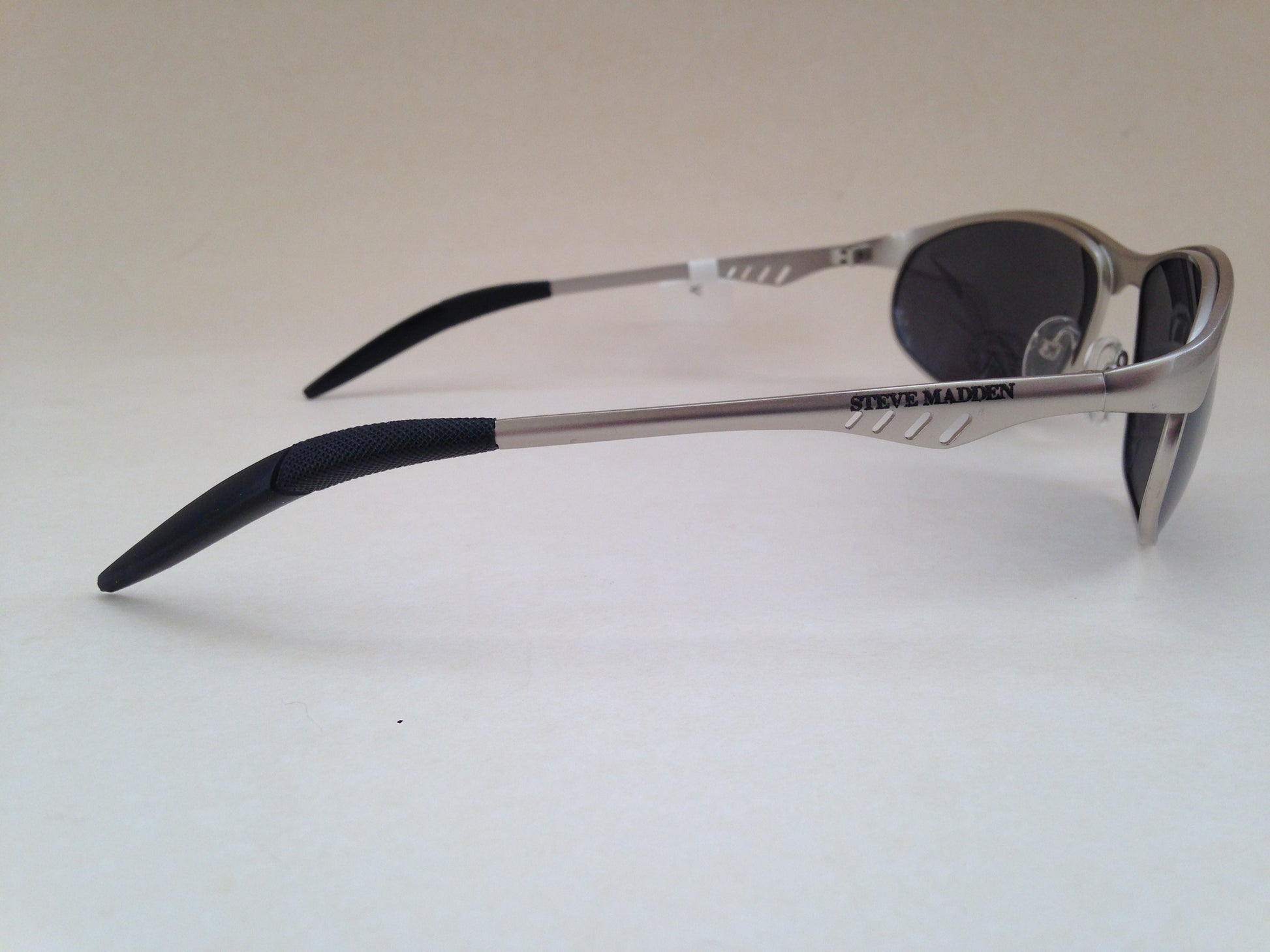 Steve Madden Polarized Sport Sunglasses Silver Metal Frame Gray Lens S3047P Slv - Sunglasses