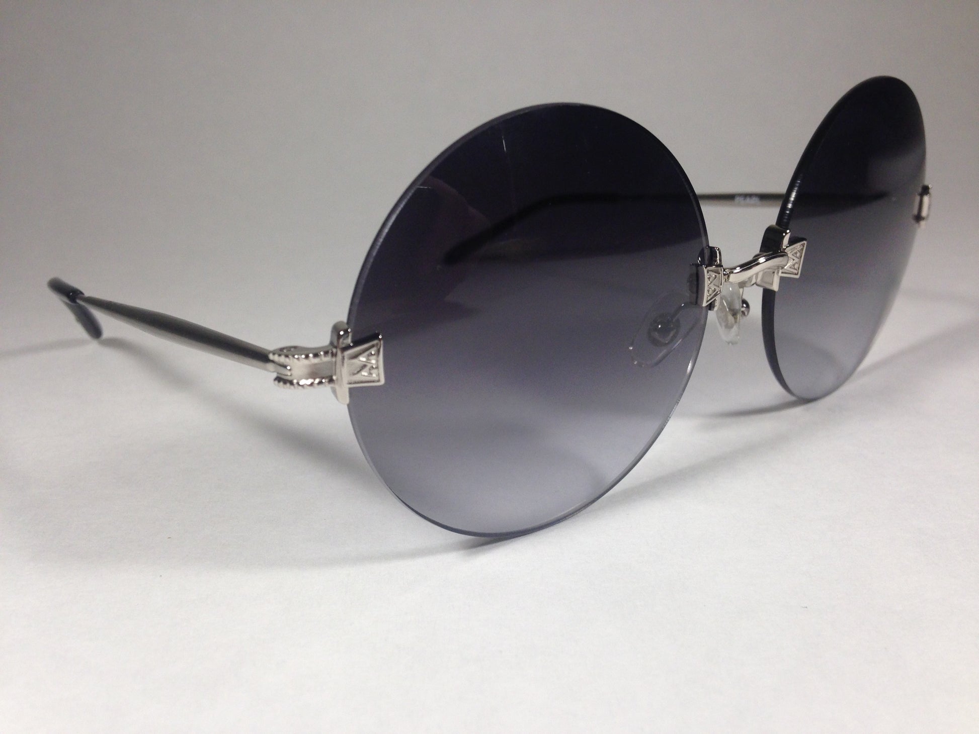 Wildfox Pearl Sunglasses Round Silver Gray Metal Frame Gray Gradient Lens - Sunglasses