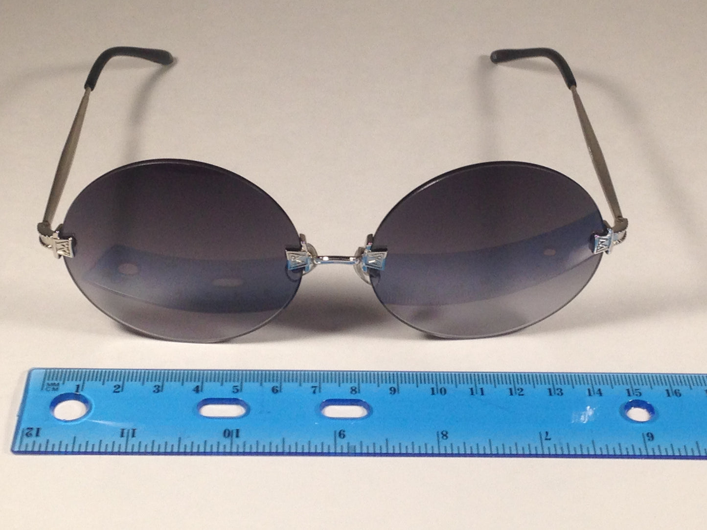Wildfox Pearl Sunglasses Round Silver Gray Metal Frame Gray Gradient Lens - Sunglasses