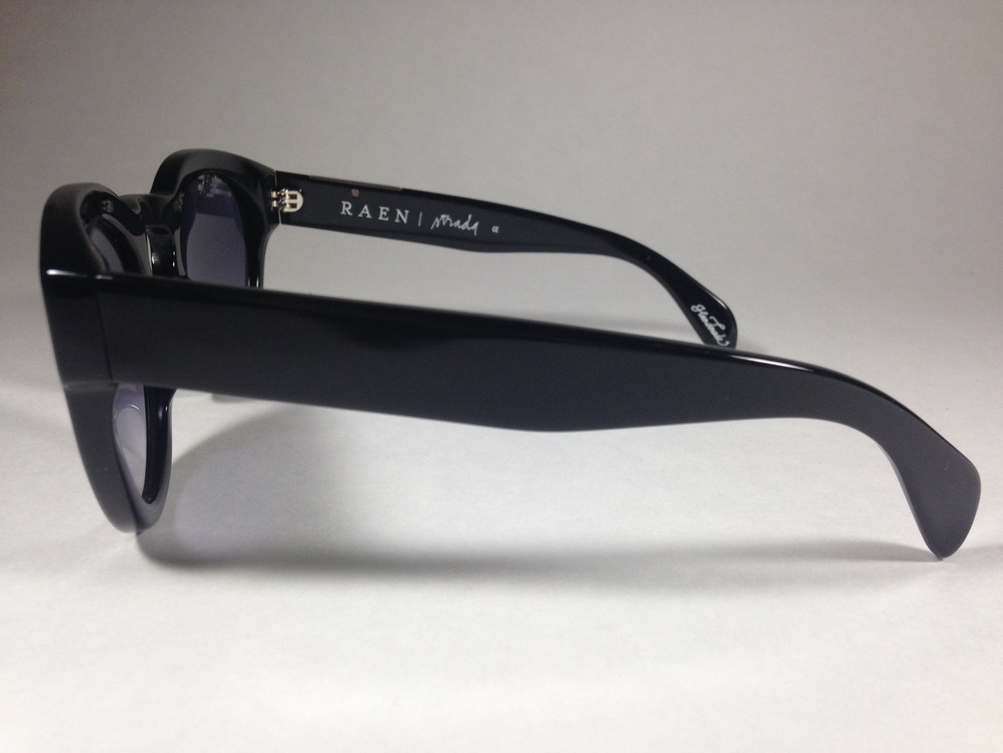 Raen Strada Sunglasses Round Keyhole Black Smoke Gray Gradient Lens Sta-001-Gradsmk - Sunglasses