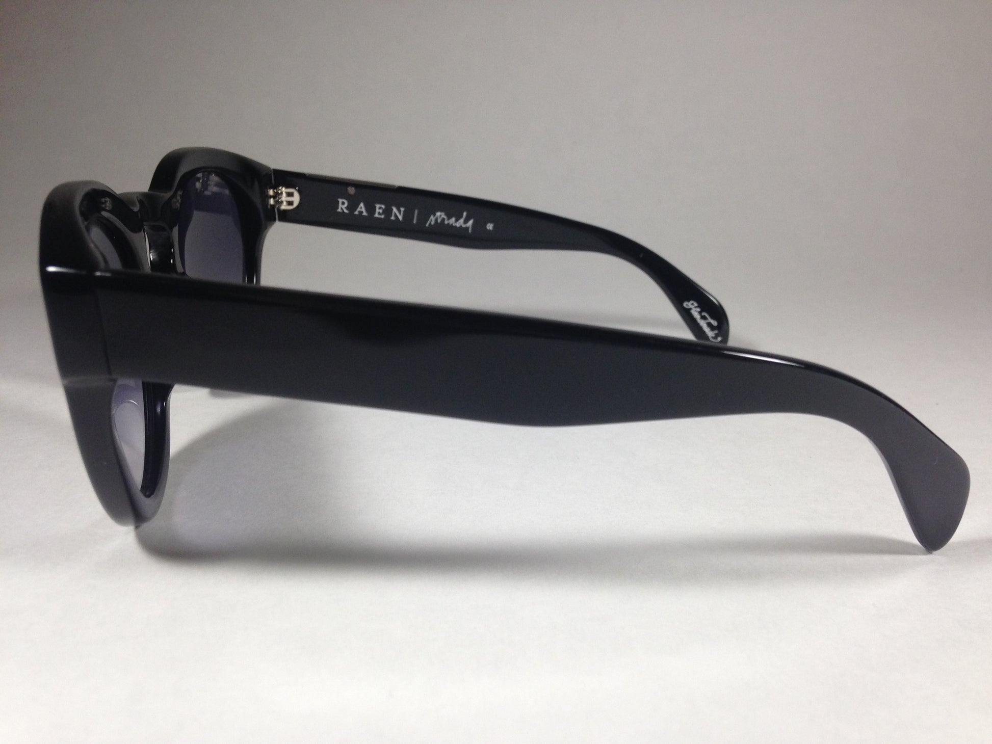 Raen Strada Sunglasses Round Keyhole Black Smoke Gray Gradient Lens Sta-001-Gradsmk - Sunglasses
