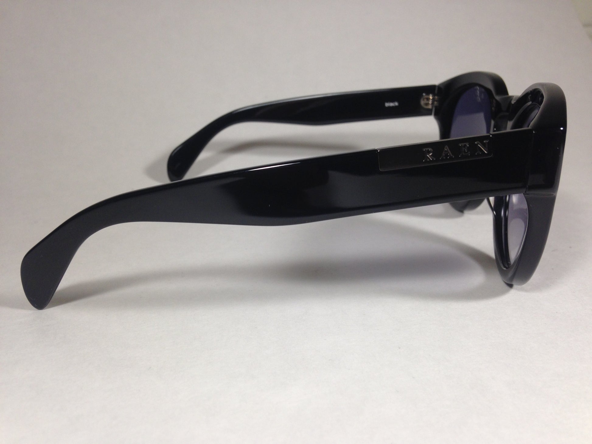 Raen Strada Sunglasses Round Keyhole Black Smoke Gray Gradient Lens Sta-001-Gradsmk - Sunglasses