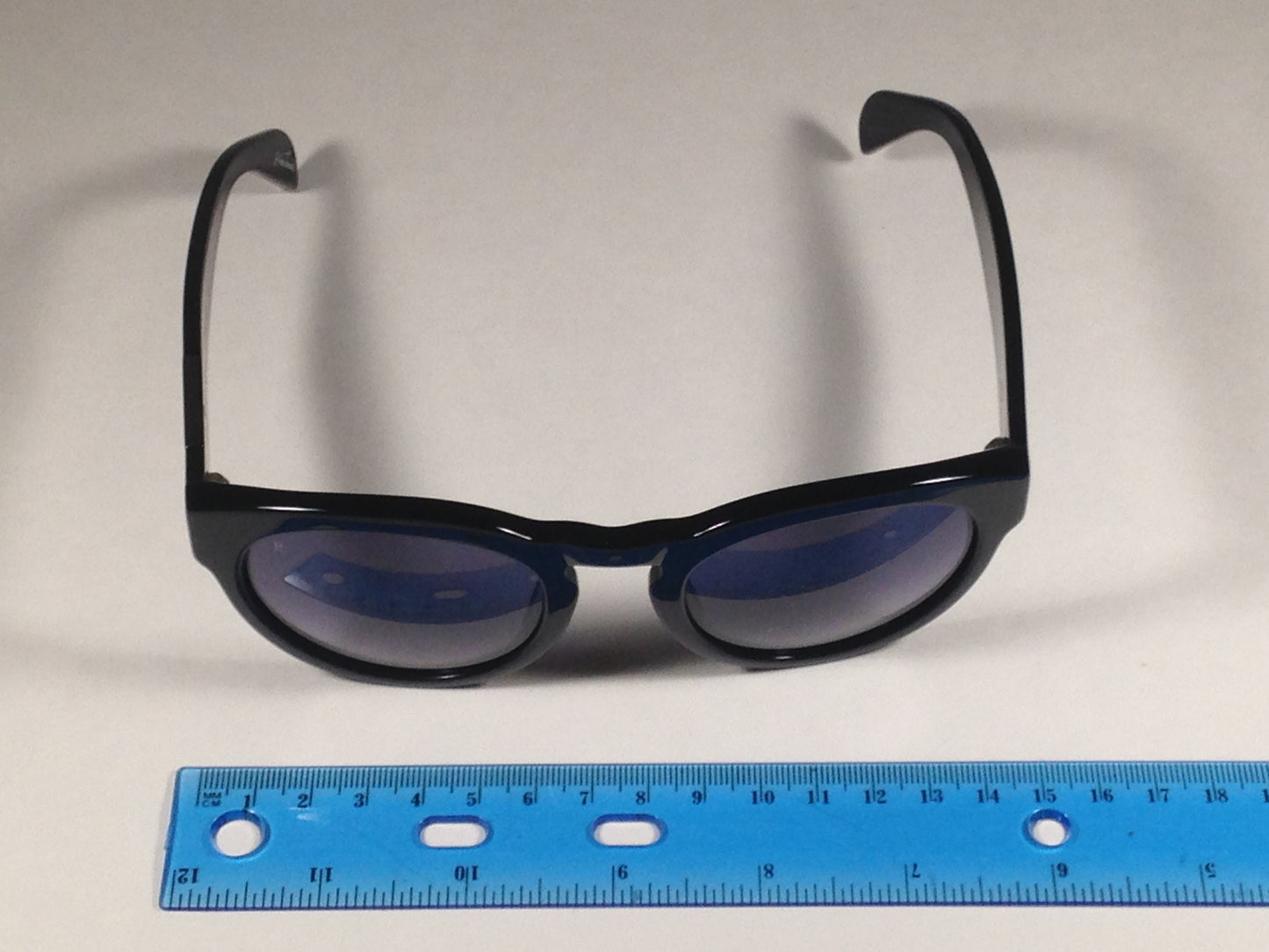Raen Strada Sunglasses Round Keyhole Black Smoke Gray Gradient Lens Sta-001-Gradsmk - Sunglasses