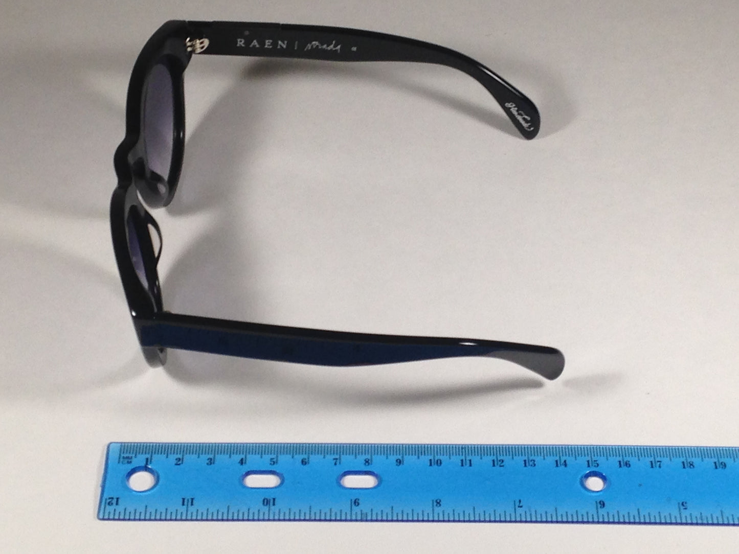 Raen Strada Sunglasses Round Keyhole Black Smoke Gray Gradient Lens Sta-001-Gradsmk - Sunglasses