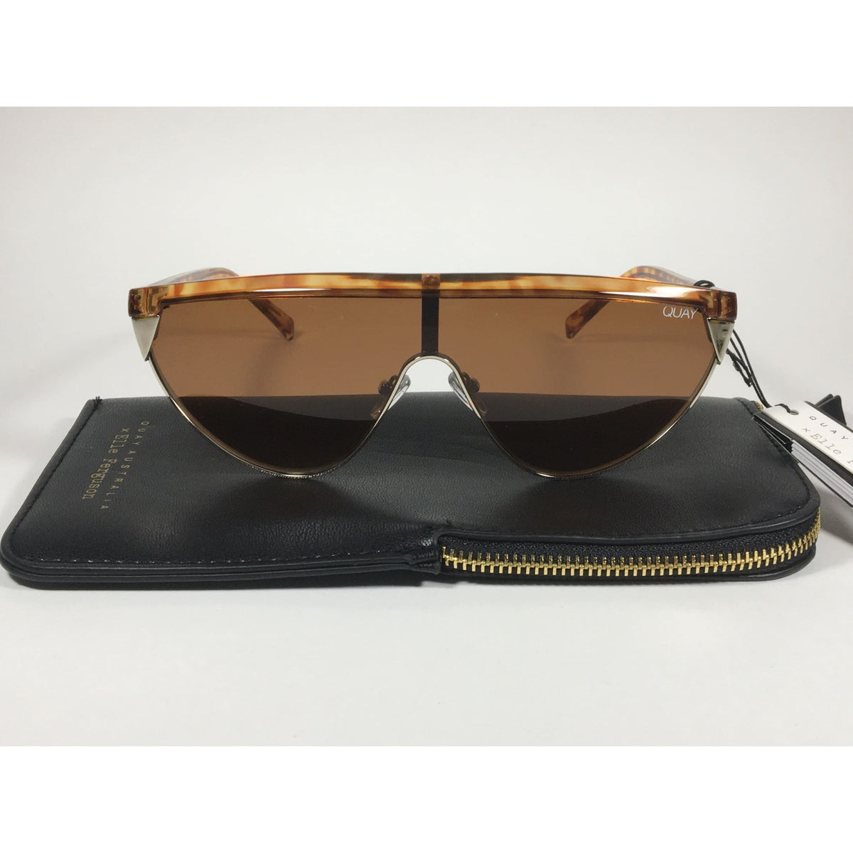 Quay Australia x Elle Ferguson: black round sunglasses Farrah Quay Sunglasses Round Sunglasses Farrah Quay  main image 2